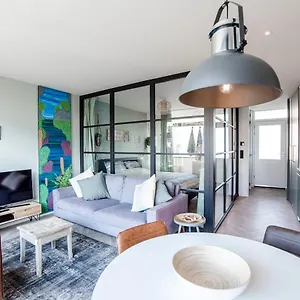 Shell 61 Apartment
